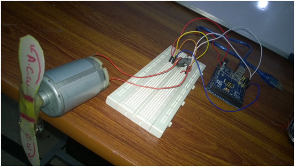 Стенд для проведения эксперимента по управлению двигателем постоянного тока с помощью Arduino и микросхемы Н-моста L298