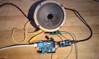 Минимальный набор для SimpleSDAudio с Arduino Ethernet – громкоговоритель подключен к аудиовыходу через конденсатор 100 мкФ