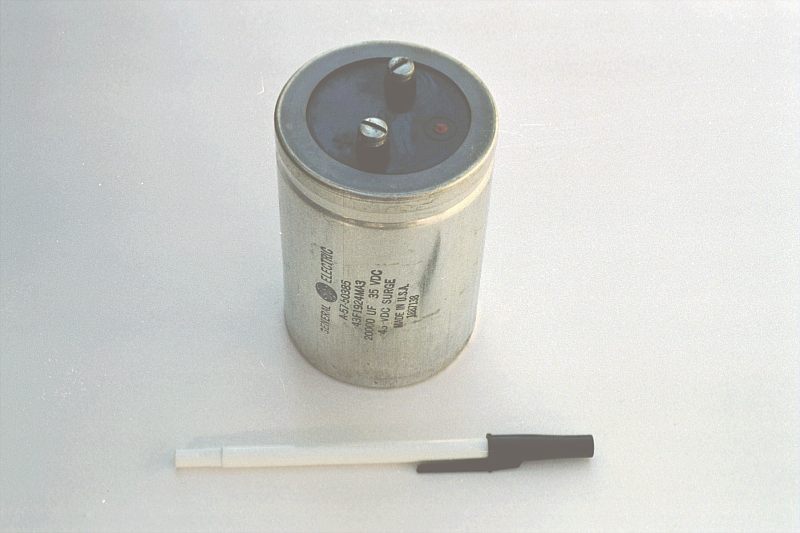 Рисунок 4 Электролитический конденсатор